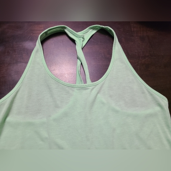 Zyia Twist and Flow Tank Size small - Picture 4 of 5